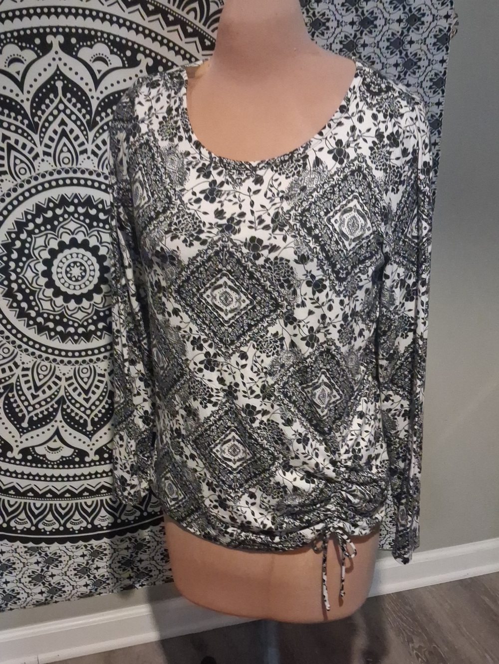 Apt. 9 Black & White Long Sleeve Printed Drawstring Top